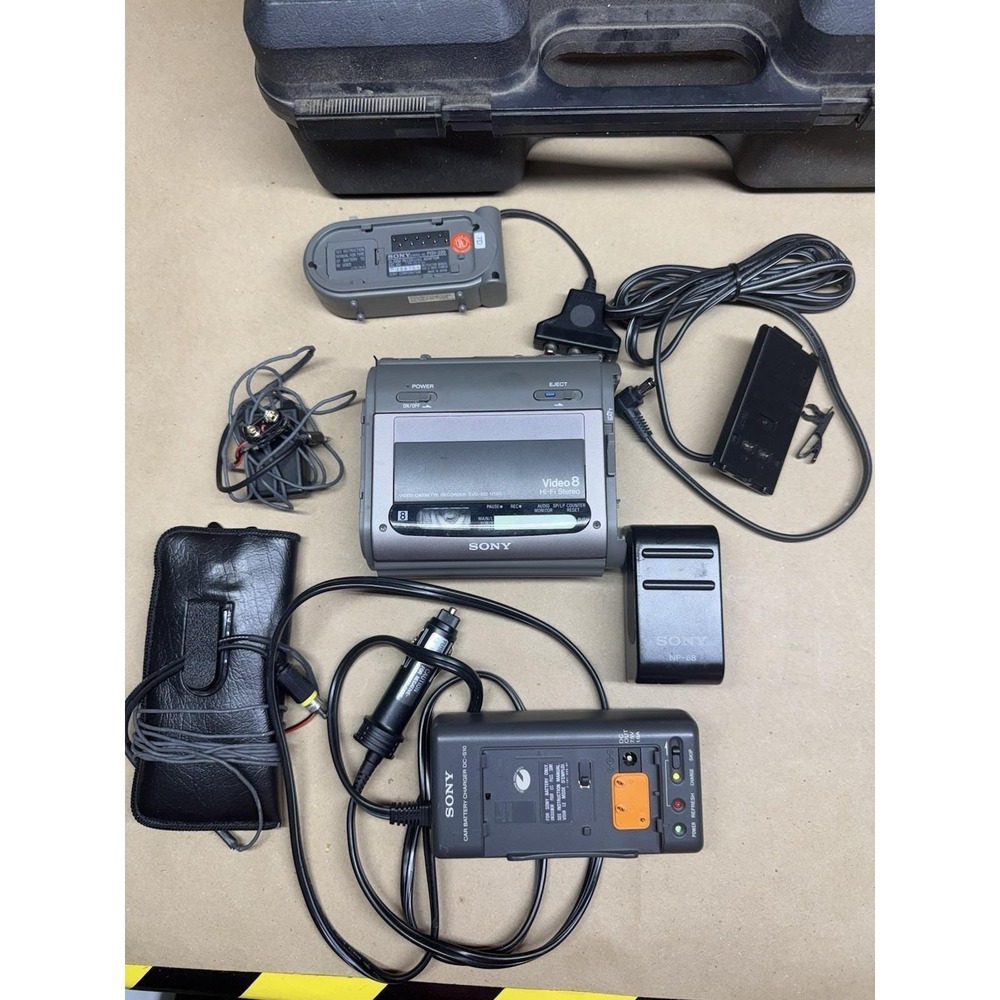 Sony EVO-220 Video8 Hi-Fi Stereo Recorder Bundle w/ NP-68, DC-S10, PGV-220